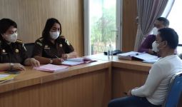 Pengemudi Mobil yang Hajar Remaja di Medan Diserahkan ke Jaksa, Lihat Tatapan Matanya - JPNN.com