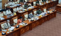 Saat Raker Komisi I DPR, Prabowo Ungkap Alasan Menjual 2 Eks KRI - JPNN.com