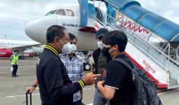 Berada di Pesawat yang Sama, Menpora Amali dan Shin Tae Yong Serius Bahas Timnas Indonesia  - JPNN.com
