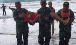 Tiga Remaja Tewas Tenggelam saat Berwisata di Pantai Niyama Tulungagung - JPNN.com