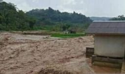12 Rumah di Cianjur Terendam Banjir, 1 Madrasah Roboh, Puluhan Warga Mengungsi  - JPNN.com