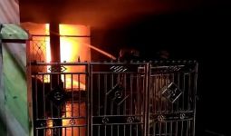 Duh, Gudang Minyak Goreng di Jakarta Timur Ludes Terbakar, Kerugiannya Fantastis - JPNN.com