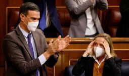 Omicron Bikin Panik, kok Spanyol Malah Hapus Aturan Wajib Masker? - JPNN.com