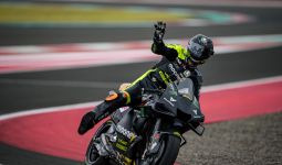 Hasil Tes MotoGP 2022 Hari Kedua: Adik Rossi Memimpin di Bawah Tekanan Marquez - JPNN.com