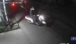 Dewi Membeli Nasi Uduk, Motornya Hilang Dalam Hitungan Menit, Videonya Viral - JPNN.com