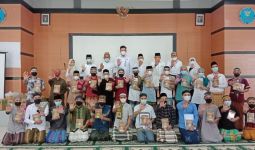 Balai Rehabilitasi Narkoba BNN Makassar Diberi Mushaf Al-Qur'an, Semoga Tekun Membacanya - JPNN.com