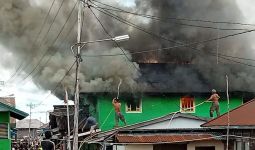 Kebakaran Melanda Kantor Desa Dalam Selimbau - JPNN.com