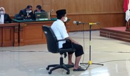 Herry Wirawan, Terdakwa Pemerkosa Santriwati Divonis Penjara Seumur Hidup - JPNN.com