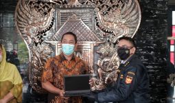 Bea Cukai Tanjung Emas Menghibahkan Ratusan Unit Laptop ke Pemkot Semarang - JPNN.com