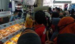 Warga Serbu Minyak Goreng di Indomaret, Banyak yang Kecewa - JPNN.com