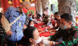 Apresiasi Capaian Vaksinasi di Jateng, Jokowi: Terima Kasih Bapak Gubernur  - JPNN.com