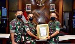 Serma Junaidi Menghadap KSAD Jenderal Dudung Abdurachman, Lalu Mendapat Ini - JPNN.com
