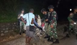 Prajurit TNI di Perbatasan Beraksi Malam Hari, Sukses, Silakan Amati Fotonya - JPNN.com