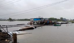 Puluhan Rumah di Maros Rusak Diterjang Angin Puting Beliung, BMKG Beri Peringatan - JPNN.com