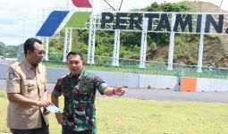 Kunjungi Mandalika, Jenderal Dudung Menaiki Bukit Jokowi - JPNN.com