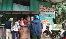 Harga Kedelai Naik, Pengrajin Tahu Tempe di Kupang Tetap Berproduksi - JPNN.com