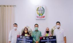 Hore, Asnawi Mangkualam dan Irfan Jaya Dapat Bonus dari Pemprov Sulsel - JPNN.com