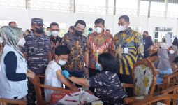 IPDN dan TNI AL Masuk Pesantren Salurkan Vaksin Booster  - JPNN.com