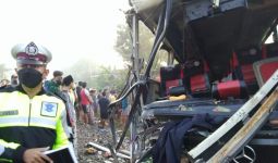 Dihantam Kereta Api, Bus Harapan Jaya Berputar, Lalu Membentur Gerbong, Innalillahi - JPNN.com