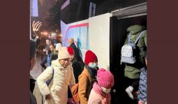 Kerahkan Bus, Kemenlu Sukses Evakuasi 25 WNI dari Ukraina - JPNN.com