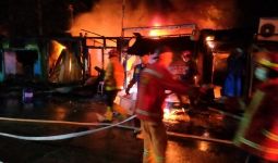 4 Kios di Bekasi Ludes Terbakar, Sebegini Kerugiannya - JPNN.com