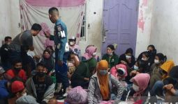 Tengah Malam Prajurit TNI AL Menggerebek Rumah Milik RR, Ada Puluhan Pria dan Wanita - JPNN.com