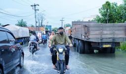 Beginilah Gaya Bobby Nasution saat Memantau Banjir di Labuhan, Lihat - JPNN.com