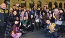 Rombongan Selebritas Berbatik di Paris Fashion Week 2022 Curi Perhatian - JPNN.com