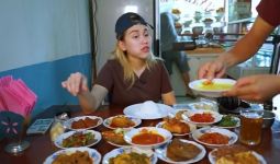 Ayu Ting Ting Sering Berutang di Rumah Makan Nasi Padang? - JPNN.com