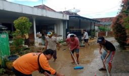 Banjir Mulai Surut, Warga Pamekasan dan Sampang Kembali ke Rumah - JPNN.com