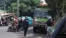 Sopir Truk Ditendang, Diinjak, Dipukuli Pria Berbadan Besar - JPNN.com