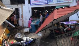 Pasar Ikan Roboh Diterjang Angin Kencang, Sejumlah Orang Terluka - JPNN.com