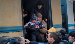 1,7 Juta Orang Tiba dari Ukraina, Polandia Berupaya Atasi Kepadatan Penduduk - JPNN.com