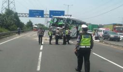Kecelakaan Maut Bus Rombongan Peziarah di Tol Surabaya, 2 Orang Tewas - JPNN.com