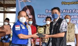 Syarief Hasan Berikan Bantuan Alat Fogging ke Warga Bogor - JPNN.com