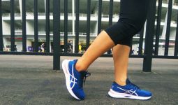 Pakai Sepatu ASICS GEL-NIMBUS 24, Lari Makin Nyaman dan Enteng - JPNN.com