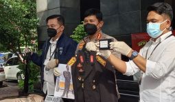 Modus Polisi Gadungan Jaktim Sangat Mengerikan, Lihat Barbuk yang Dipegang Kombes Zulpan - JPNN.com