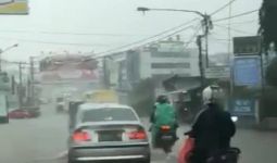 Banjir, Jalur Cipanas-Puncak Macet - JPNN.com
