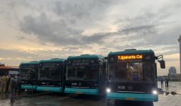 Bus Listrik TransJakarta Sudah Lolos Uji Coba, Diklaim Aman Meski Terobos Banjir - JPNN.com