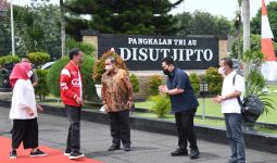 Jokowi Bertolak ke Titik Nol Kilometer IKN, Lihat Tuh yang Mendampingi - JPNN.com