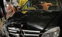 Mercedes-Benz Melawan Arah, TransJakarta Ada di Depannya, Braak, Mengerikan - JPNN.com