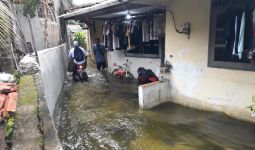 Ironis, Warga Pak Anies di Jaktim Ini Sudah Seminggu Kena Banjir, Lihat - JPNN.com