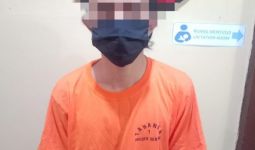 Korban Lagi Tidur, Pria Ini Melakukan Perbuatan Terlarang, Terekam CCTV - JPNN.com