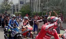Parade MotoGP di Jakarta Berlangsung Meriah, Fan Garis Keras Sambut Marc Marquez Cs - JPNN.com