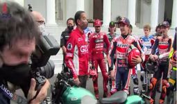 Pak Jokowi Kenalkan Motor Custom Kepada Pembalap MotoGP, Begini Reaksi Marc Marquez - JPNN.com