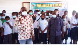 Senator Otopianus Tebai: Warga Papua Tolak Pembentukan DOB, Utamakan Pendidikan dan Kesehatan - JPNN.com