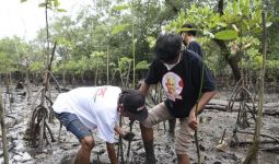 Milenial Kaltim Tanam Ratusan Bibit Mangrove Sembari Deklarasi Dukung Ganjar - JPNN.com