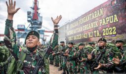 400 Pasukan TNI Yonif Raider Ksatria Menuju Papua, Kemampuan Bertempur Tak Diragukan - JPNN.com