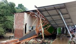 Dahsyatnya Terjangan Banjir yang Merendam Cilacap & Banyumas, Bangunan Rumah Rusak - JPNN.com