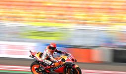 MotoGP 2022 Mandalika: Motor Alex Rins Terbakar, Marc Marquez Masih Sering Tergelincir - JPNN.com